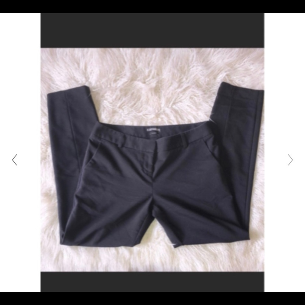 Express Black Ankle Dress Pants Size 6R
No flaws. Columnist skinny ankle pants